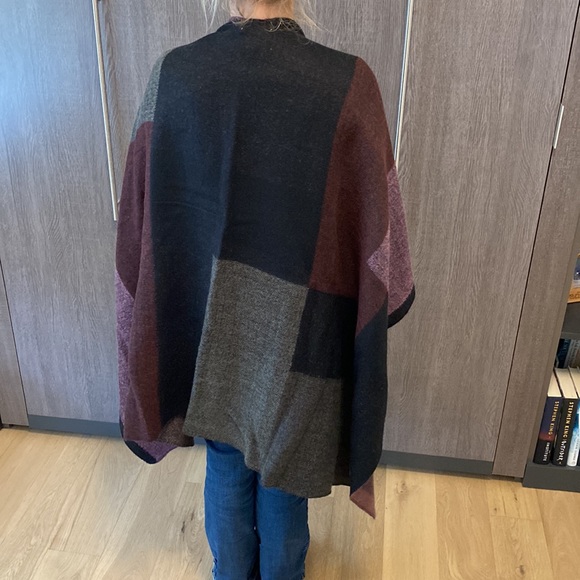 Multi colour poncho - Picture 3 of 3